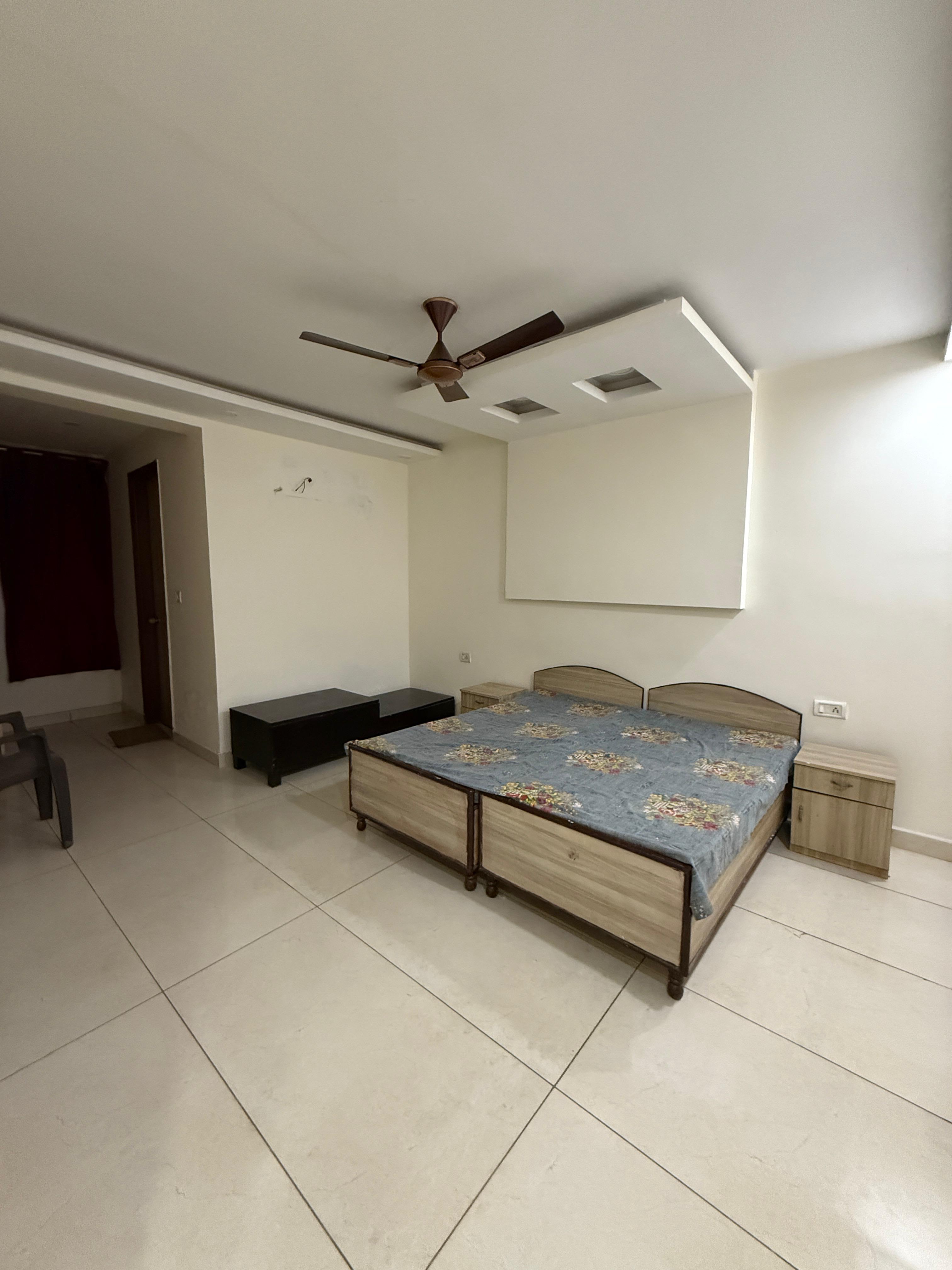 4 BHK + Servant Room Builder Floor For Rent in Green Fields Colony