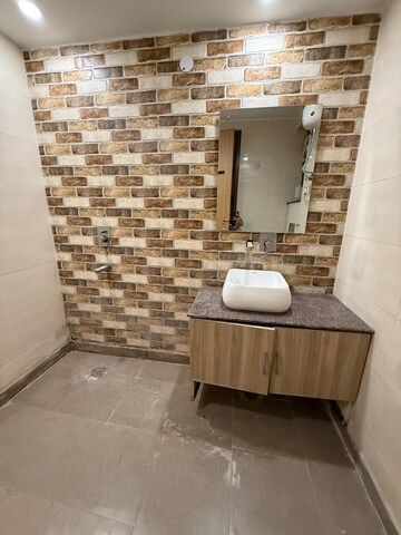 Attached Bathroom in 4 BHK Builder Floor at Green Fields Colony – for Rent