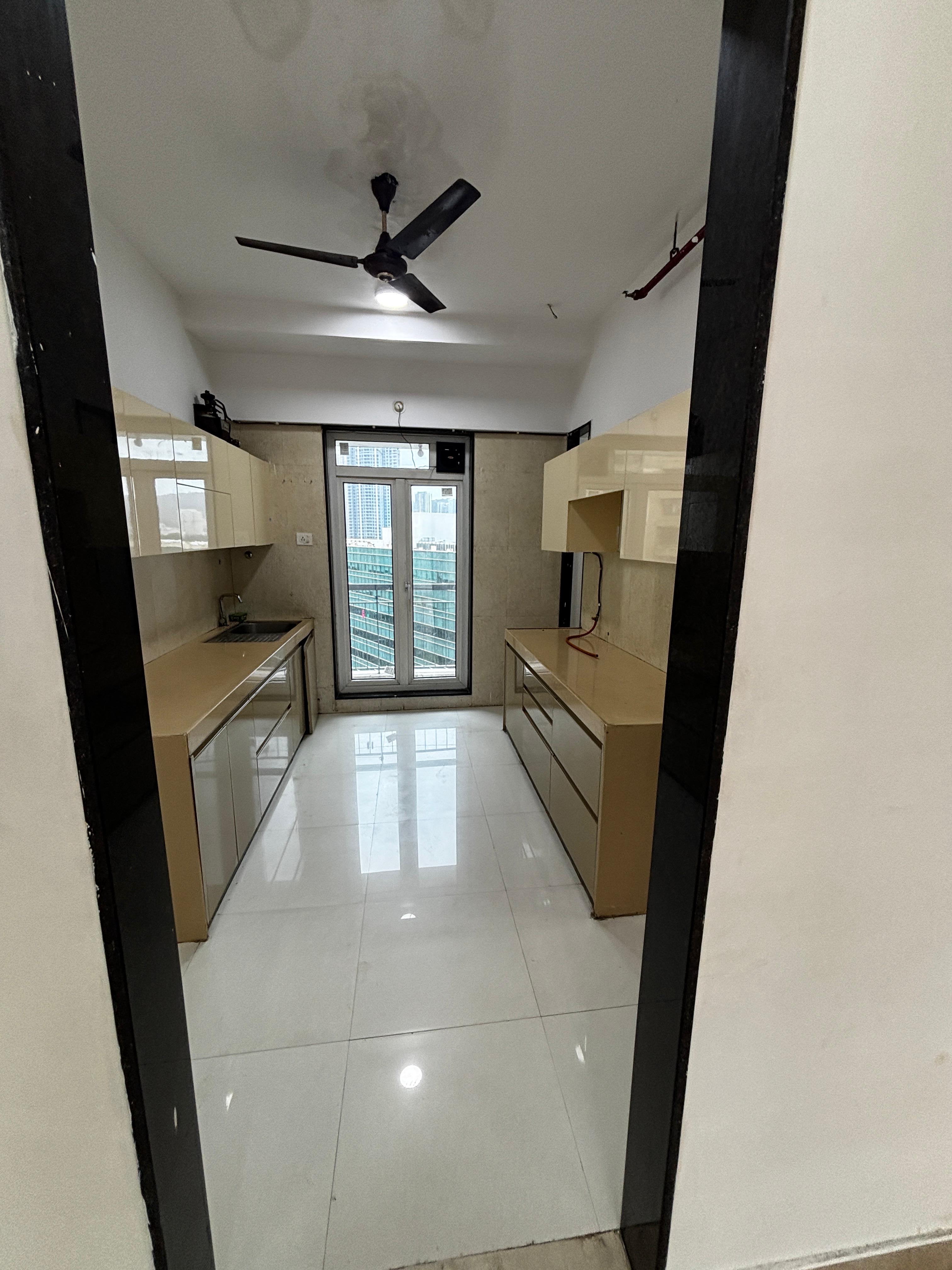 3.5 BHK + Servant Room Apartment For Rent in Sheth Avalon