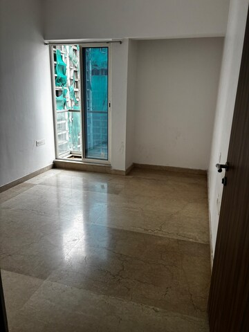 Room in 3.5 BHK Apartment at Sheth Avalon, Laxmi Nagar – for Rent