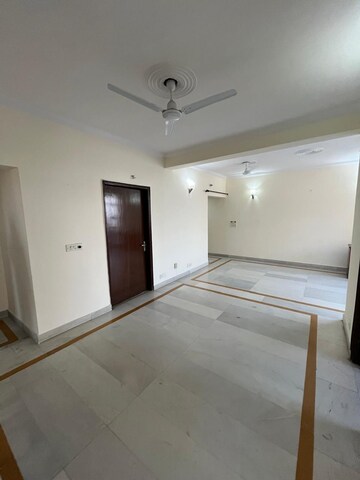 Room in 3 BHK Apartment at Ansal Sushant Estate, Sector 52 – for Rent
