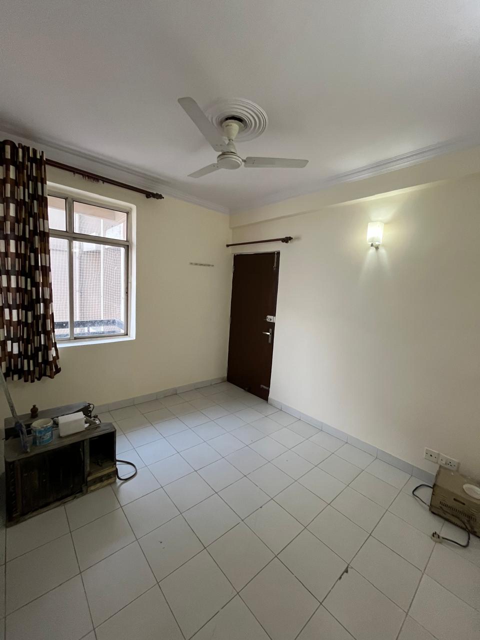 Room in 3 BHK Apartment at Ansal Sushant Estate, Sector 52 – for Rent