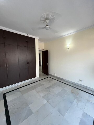 Room in 3 BHK Apartment at Ansal Sushant Estate, Sector 52 – for Rent