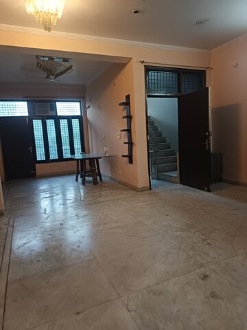 Room in 3 BHK Independent House at Sector 31 – for Rent