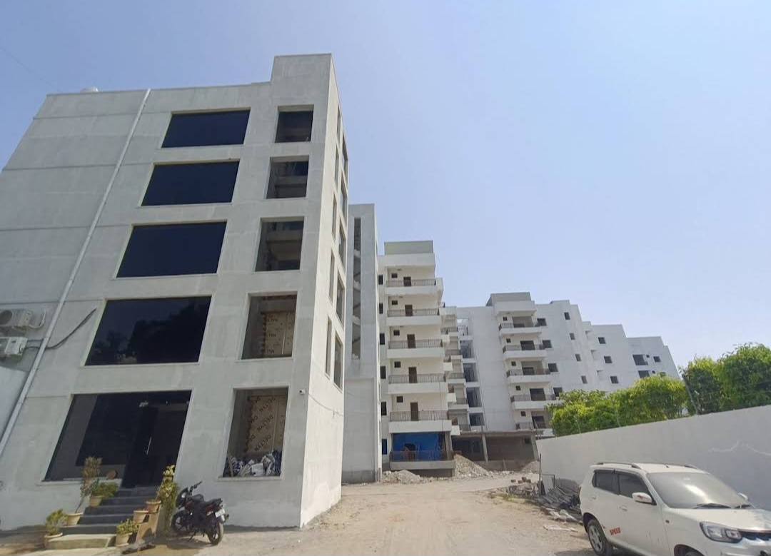 2 BHK + Pooja Room Apartment For Sale in Shiva Lavista
