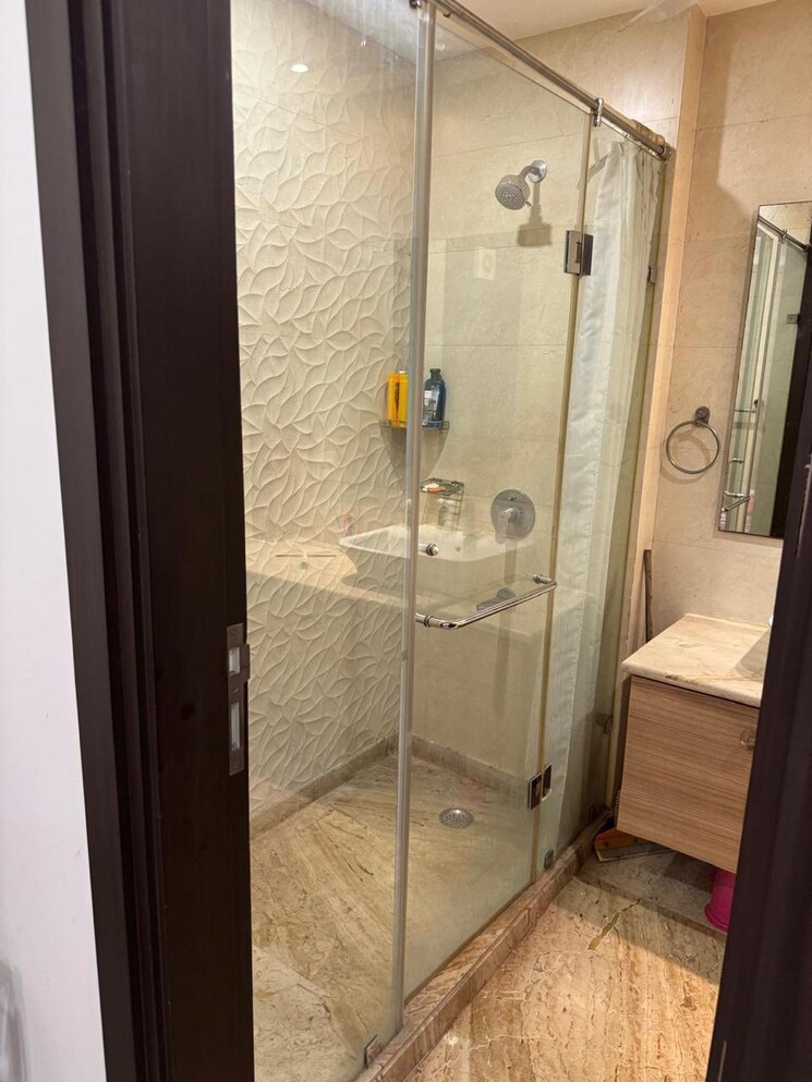 Bathroom, east of kailash 4 Bedroom 2700 Sq.Ft. Builder Floor In East Of Kailash Delhi 8949849