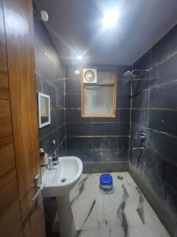 Bathroom in 2 BHK Builder Floor at Palm Residency Chhatarpur, Chattarpur – for Rent