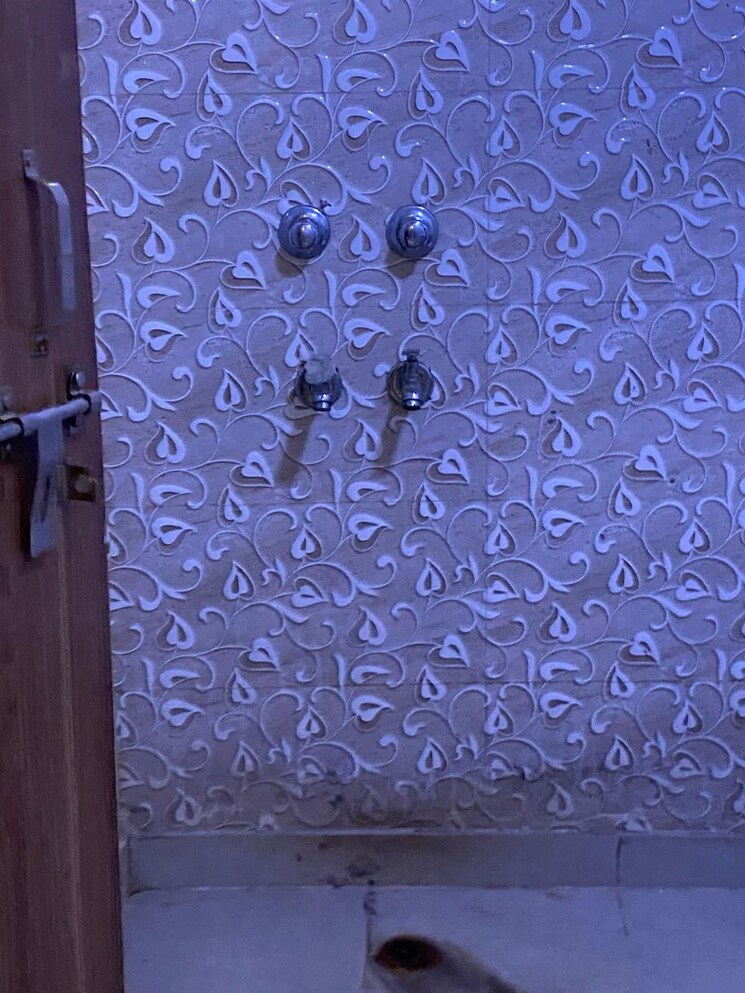 Bathroom, mayur vihar 2.5 Bedroom 550 Sq.Ft. Builder Floor In Mayur Vihar Delhi 8949870