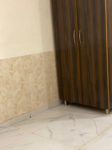 Room in 2.5 BHK Builder Floor at Mayur Vihar – for Rent