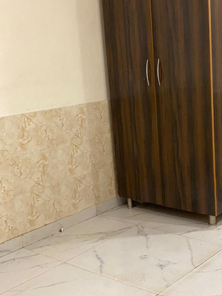 Room, mayur vihar 2.5 Bedroom 550 Sq.Ft. Builder Floor In Mayur Vihar Delhi 8949870