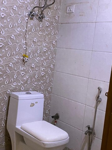 Bathroom in 2.5 BHK Builder Floor at Mayur Vihar – for Rent
