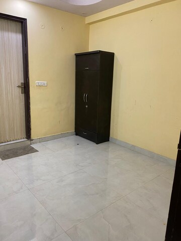Room in 2.5 BHK Builder Floor at Mayur Vihar – for Rent