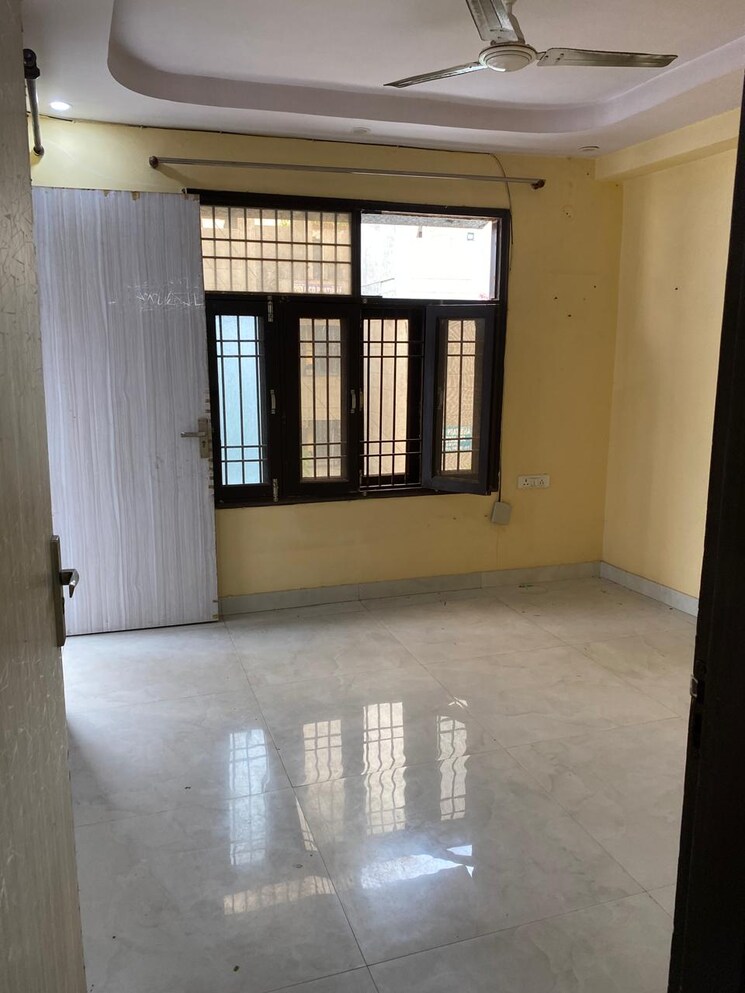 Room, mayur vihar 2.5 Bedroom 820 Sq.Ft. Builder Floor In Mayur Vihar Delhi 8949880
