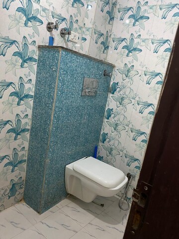 Bathroom in 2.5 BHK Builder Floor at Mayur Vihar – for Rent