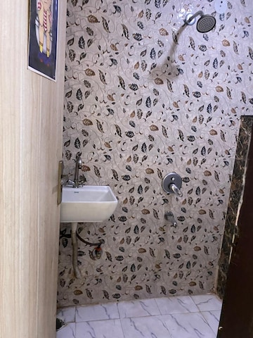 Bathroom in 2.5 BHK Builder Floor at Mayur Vihar – for Rent