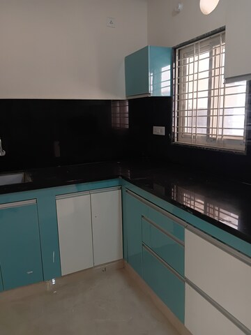 Furnished Amenities in 3 BHK Apartment at Manikonda – for Rent