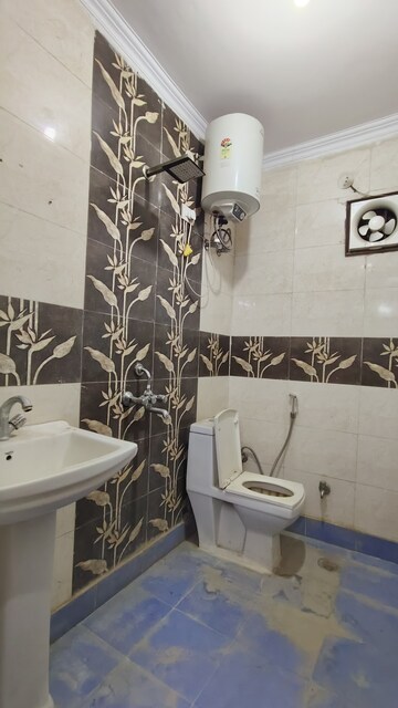 Bedroom in 2 BHK Builder Floor at Saket – for Rent