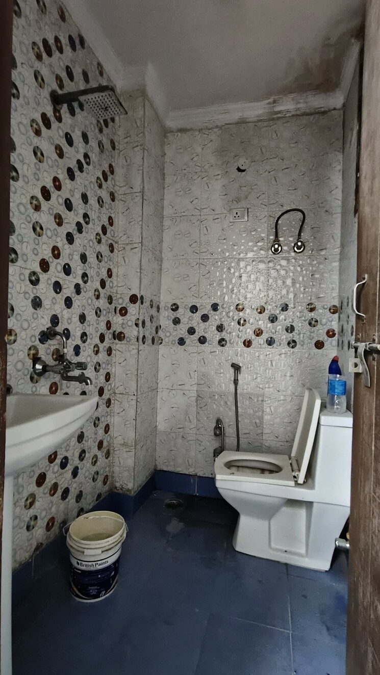 Bathroom, saket 2 Bedroom 800 Sq.Ft. Builder Floor In Saket Delhi 8949905