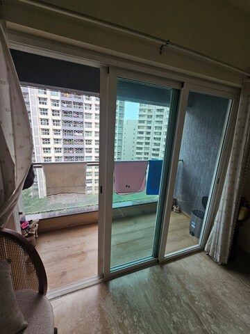 Room in 2 BHK Apartment at LnT Emerald Isle Phase II, Powai – for Rent