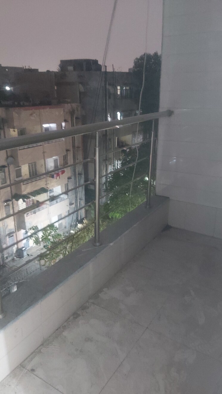 Balcony, mayur vihar 2.5 Bedroom 550 Sq.Ft. Builder Floor In Mayur Vihar Delhi 8949922