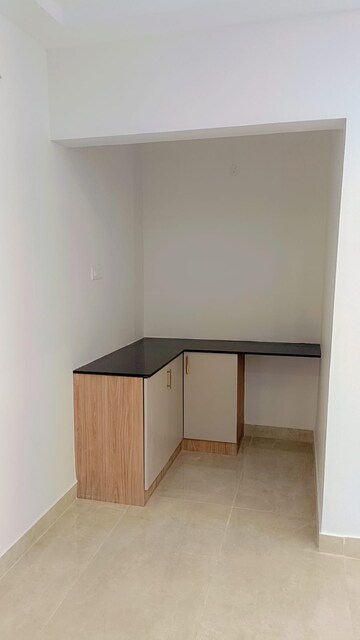 Room in 3 BHK Apartment at Candeur 40, Miyapur – for Rent