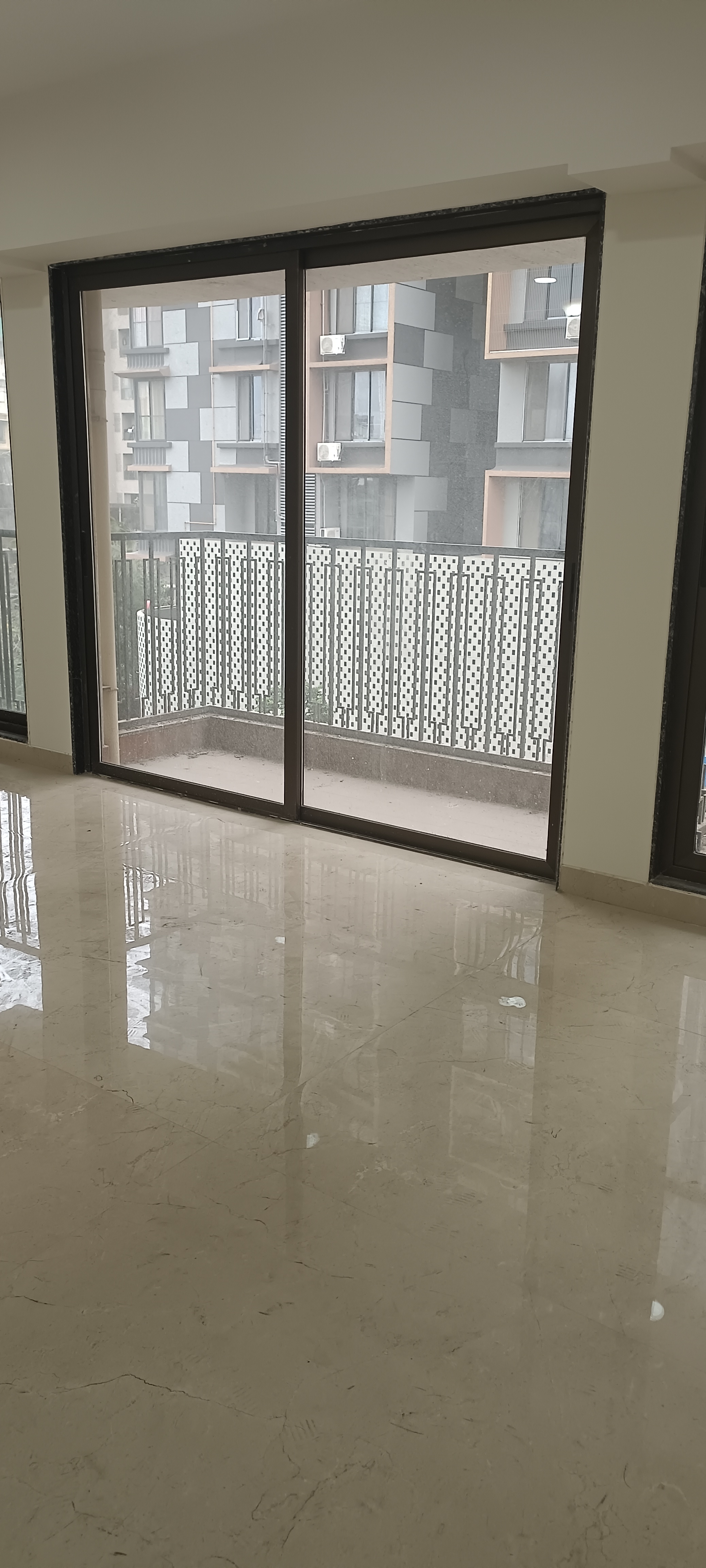 2.5 BHK + Servant Room 950 Sq.Ft. Apartment in Mirchandani Triton