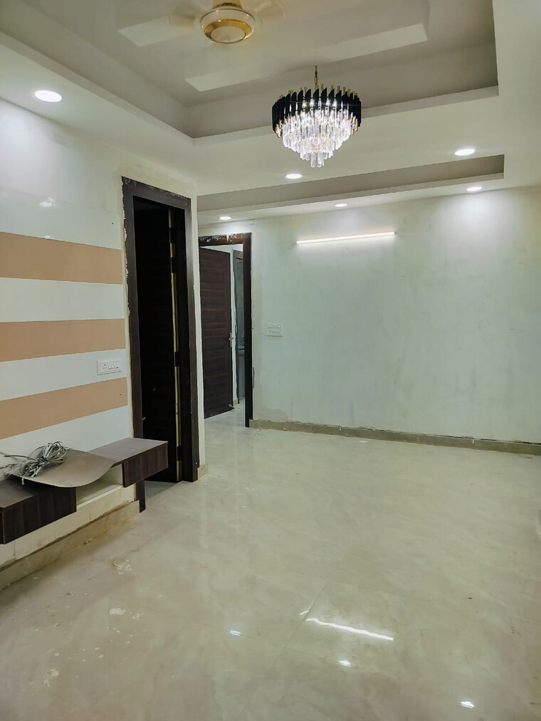 Room, sector 104 3 Bedroom 1560 Sq.Ft. Builder Floor In Sector 104 Noida 8949969