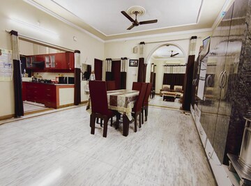Parking in 2 BHK Independent House at Jankipuram – for Rent