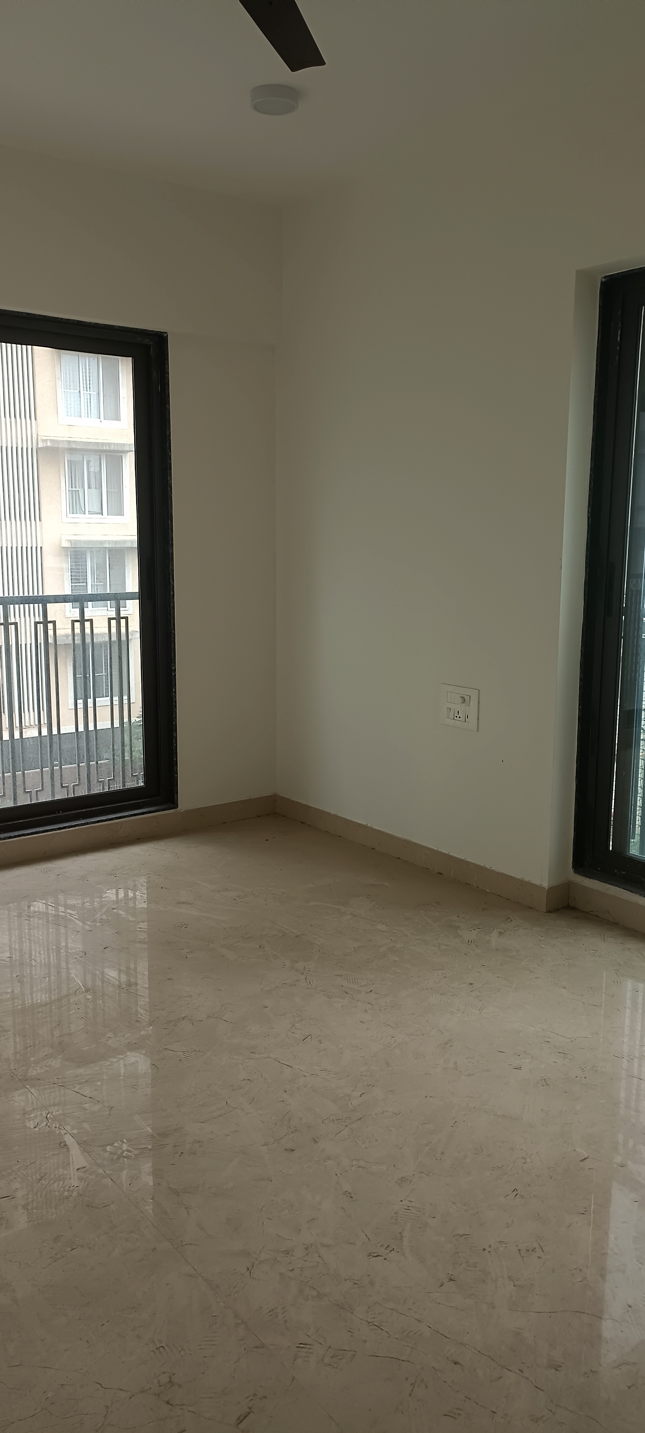 3 BHK + Servant Room 1377 Sq.Ft. Apartment in Mirchandani Triton