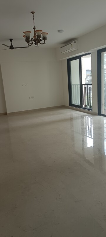 Room in 3 BHK Apartment at Mirchandani Triton, Santacruz West – for Rent