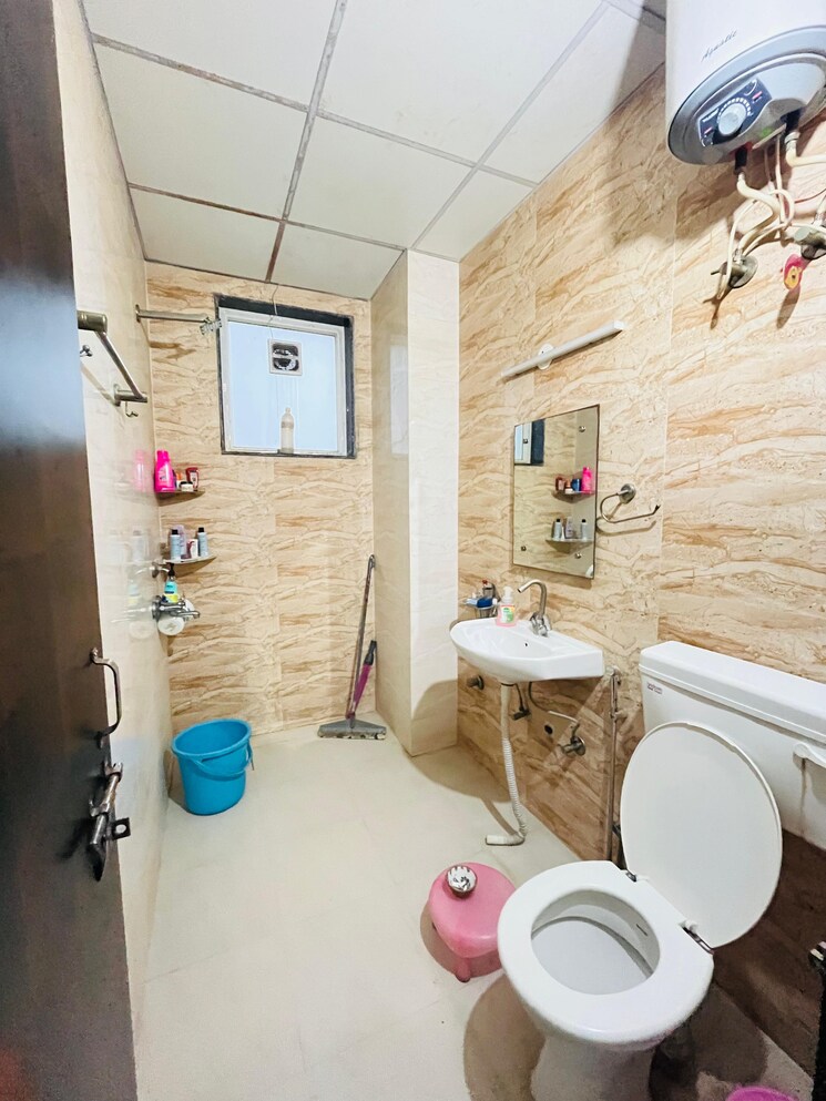Bathroom, sector 40 2 Bedroom 1351 Sq.Ft. Builder Floor In Sector 40 Gurgaon 8949998