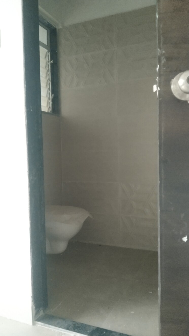 Bathroom, dgs-sheetal-tapovan 3 Bedroom 850 Sq.Ft. Apartment In Malad East Mumbai 8950010