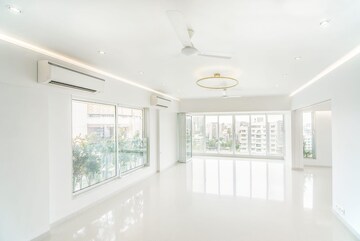 Master Plan in 5 BHK Apartment at Khar West – for Rent