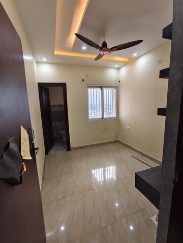 Bathroom in 4 BHK Apartment at Gomti Nagar – for Rent