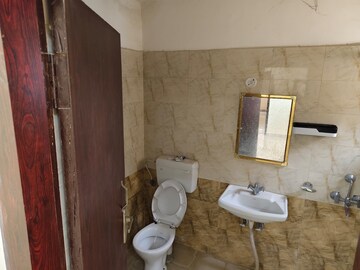 Bathroom in 4 BHK Apartment at Gomti Nagar – for Rent