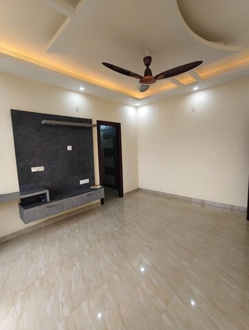 Room in 3.5 BHK Apartment at LDA Parijaat Apartments, Faizabad Road – for Rent