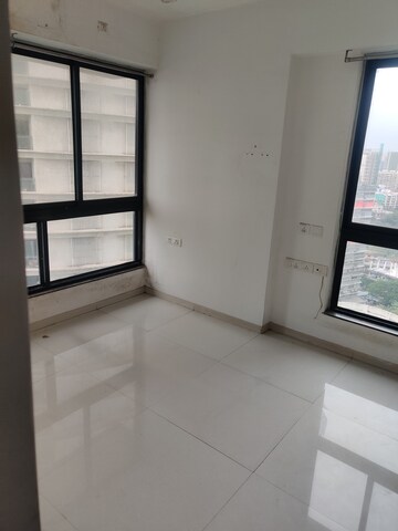 Furnished Amenities in 2 BHK Apartment at Sunteck Avenue 2, Goregaon West – for Rent