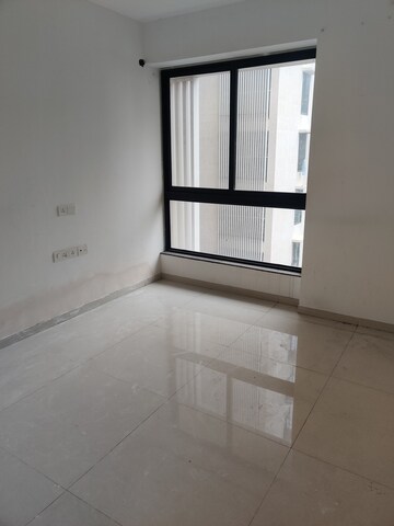 Room in 2 BHK Apartment at Sunteck Avenue 2, Goregaon West – for Rent