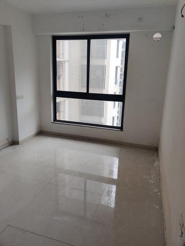 Room in 2 BHK Apartment at Sunteck Avenue 2, Goregaon West – for Rent