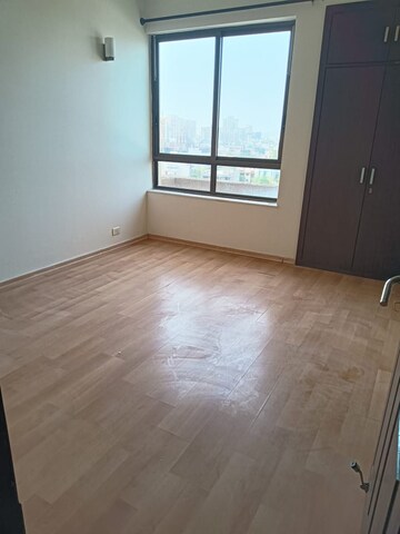 Room in 2.5 BHK Apartment at Unitech Espace Nirvana Country, Sector 50 – for Rent