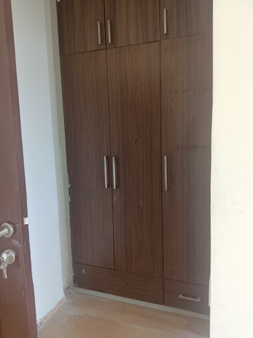Room in 2 BHK Apartment at Unitech Fresco, Sector 50 – for Rent