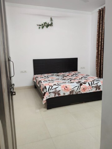 Bedroom in 3 BHK Builder Floor at SS The Lilac, Sector 49 – for Rent