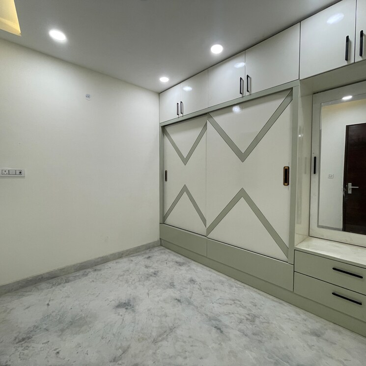 Room, rohini sector 25 3 Bedroom 800 Sq.Ft. Builder Floor In Rohini Sector 25 Delhi 8950055