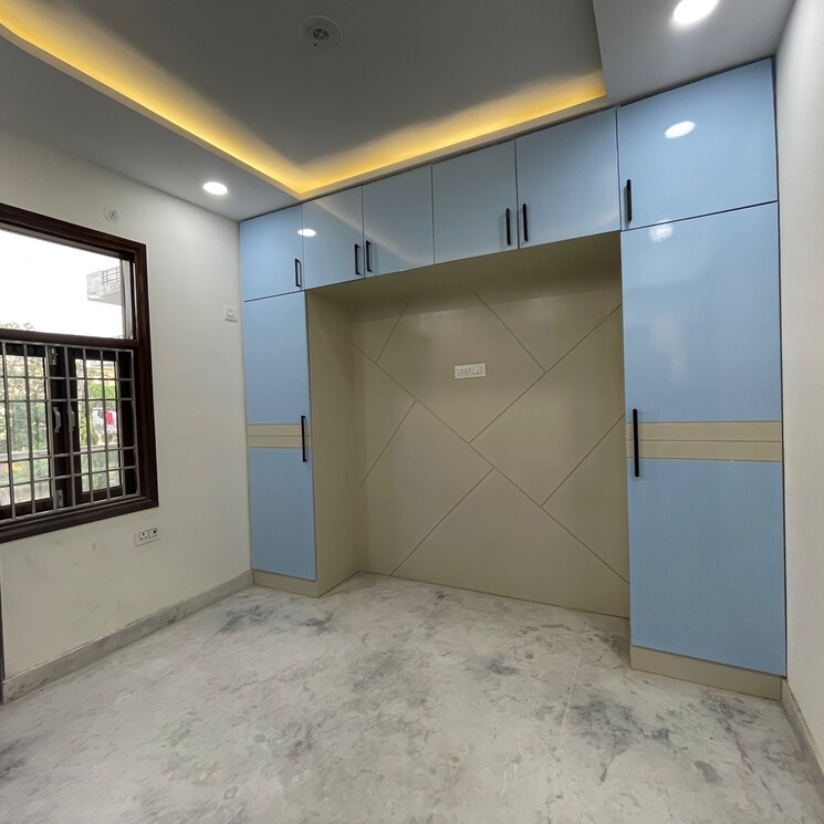 Room, rohini sector 25 3 Bedroom 800 Sq.Ft. Builder Floor In Rohini Sector 25 Delhi 8950055