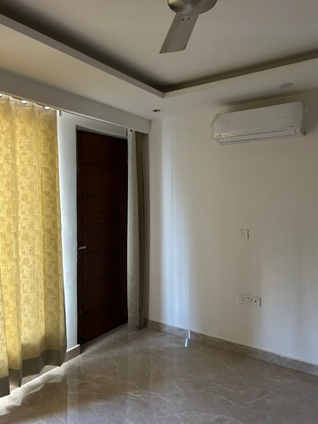 Building Lobby in 3 BHK Builder Floor at Unitech South City II, Sector 50 – for Rent
