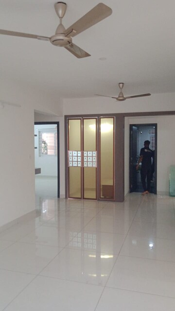 Room in 3 BHK Apartment at Ambience Courtyard, Manikonda – for Rent