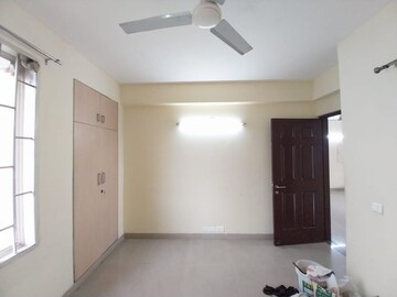 Room in 3 BHK Builder Floor at Unitech Woodstock Floors, Sector 50 – for Rent
