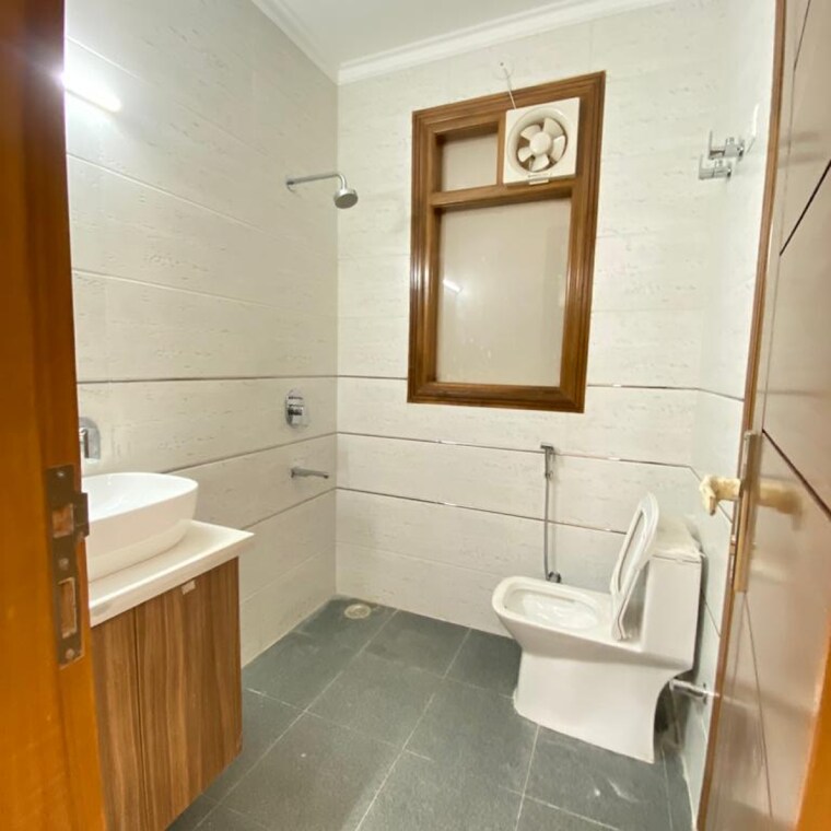 Attached Bathroom, vasant kunj enclave 3 Bedroom 1000 Sq.Ft. Builder Floor In Vasant Kunj Enclave Delhi 8950083