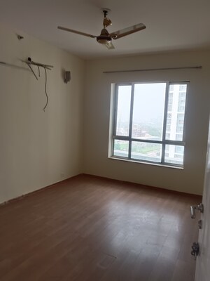 Room in 3 BHK Apartment at Unitech The Close North, Sector 50 – for Rent