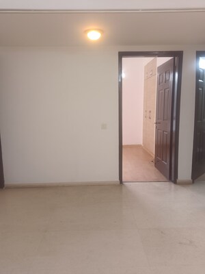 Room in 3 BHK Apartment at Unitech The Close North, Sector 50 – for Rent